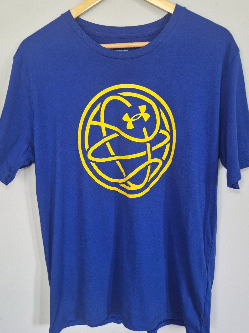 Under Armour Men's Loose Fit Basketball Graphic T-Shirt Blue Yellow Size Large
